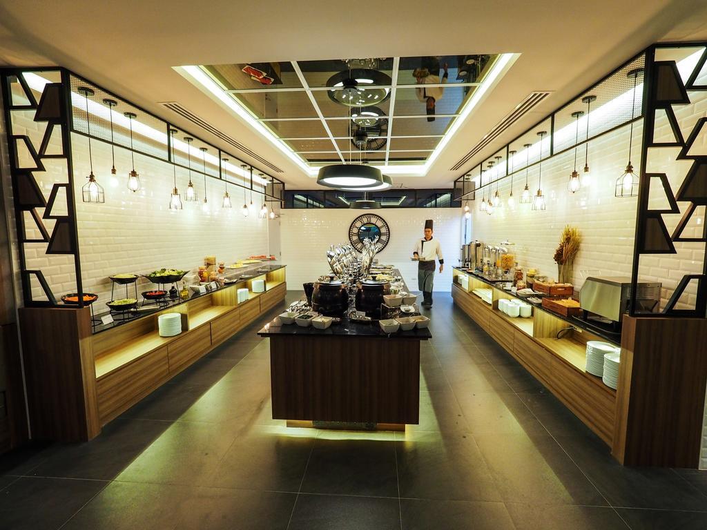 130 Hotel & Residence Bangkok Dış mekan fotoğraf